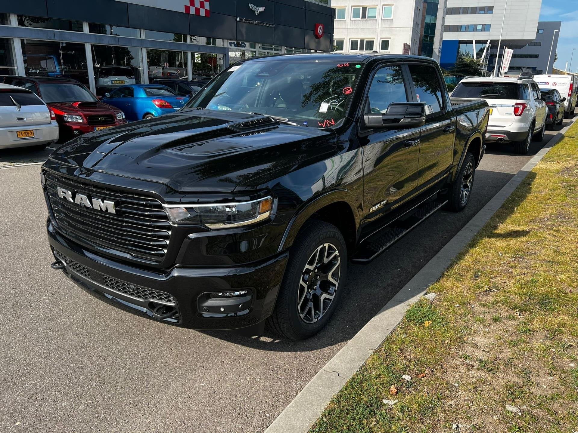 Dodge Ram 1500 2025 Laramie Sport Twin Turbo BPM VRIJ!, Automaat, 2438 kg, Zwart, Zwart
