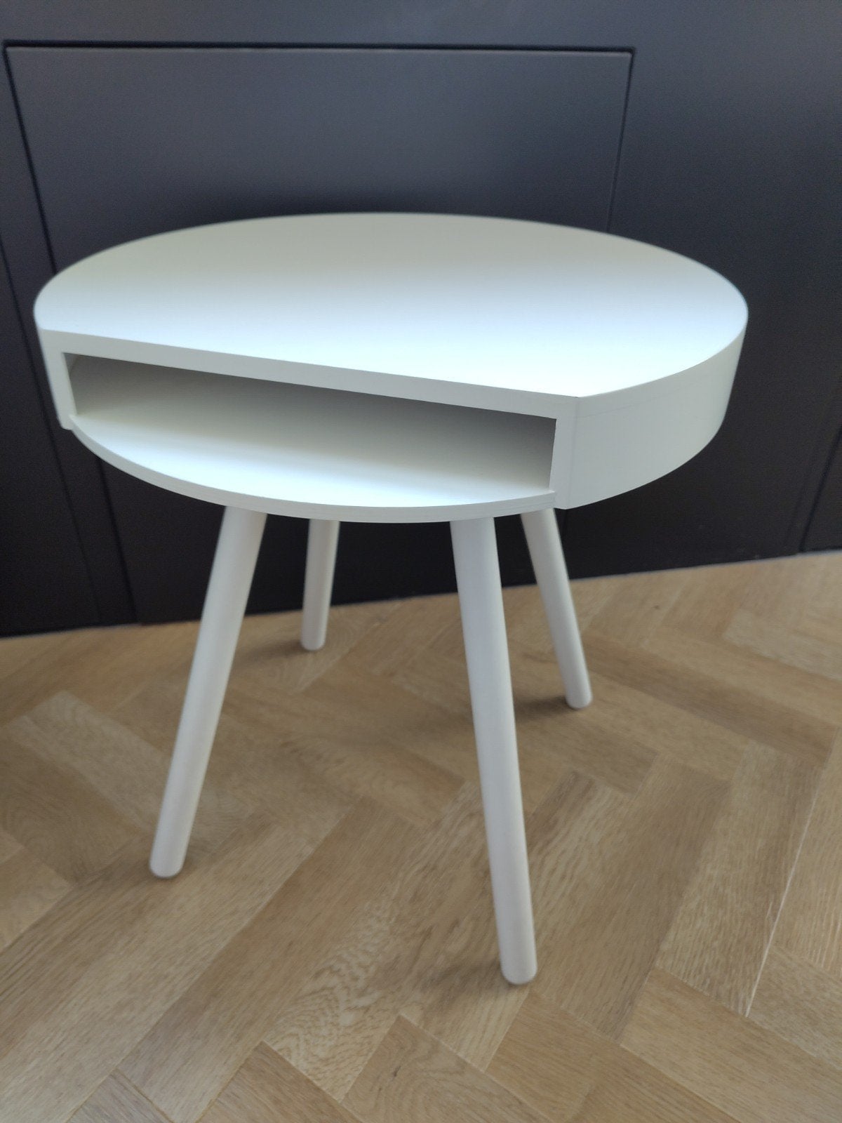 Wit rond bijzettafeltje of nachtkastje, Minder dan 55 cm, Rond, Zo goed als nieuw, Ophalen