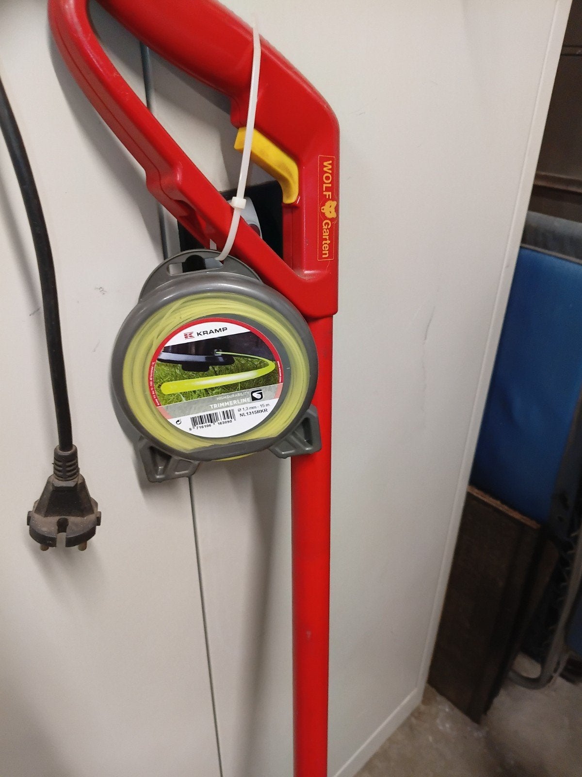 wolf garden gras trimmer met extra rol draad, Ophalen