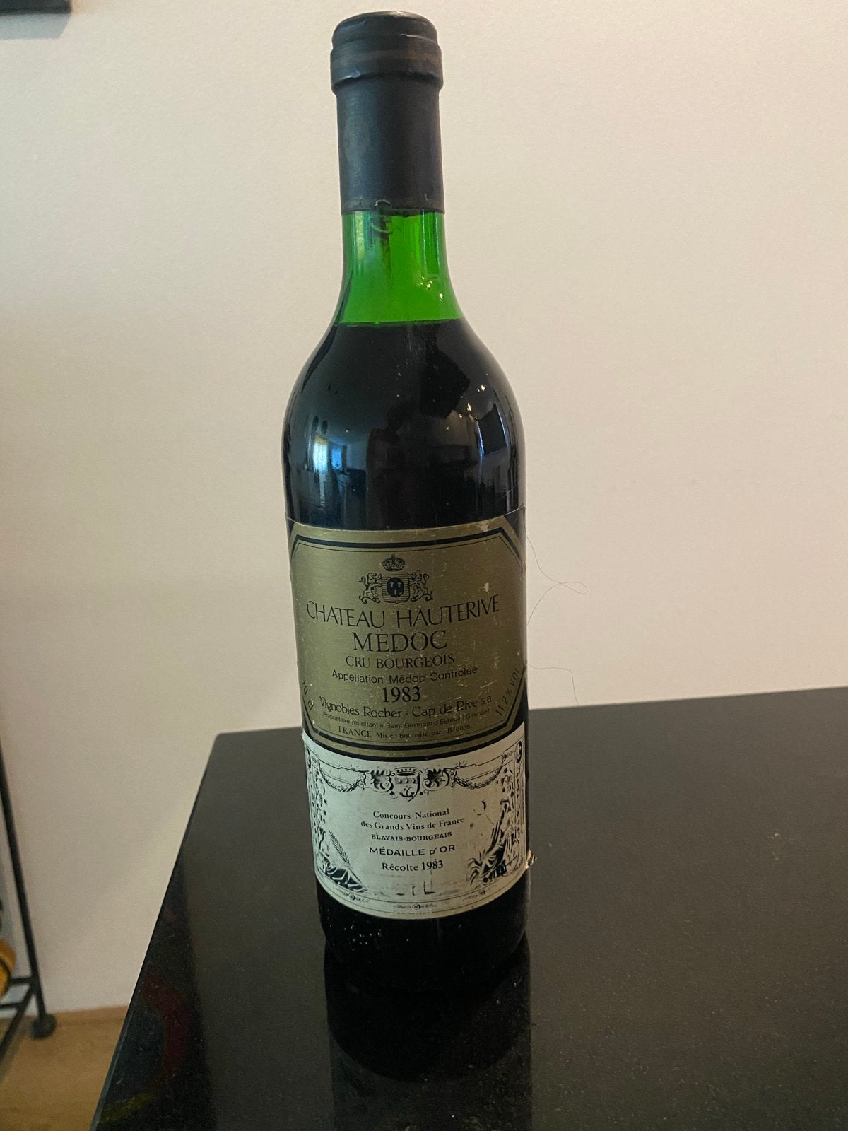 Chateau Hauterive Medoc Cru Bourgeois 1983, Verzamelen, Gebruikt, Frankrijk, Ophalen of Verzenden, Rode wijn
