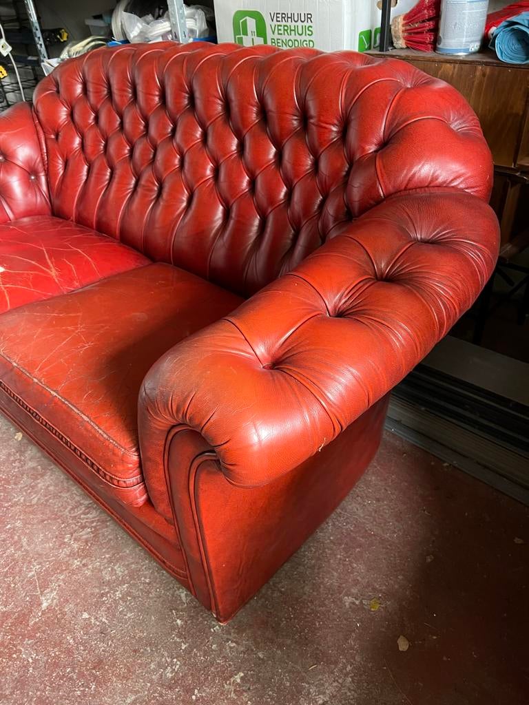 Chesterfield set: 2 banken en 1 stoel (kussen defect), Huis en Inrichting, Banken | Bankstellen, Ophalen, Leer, Zo goed als nieuw