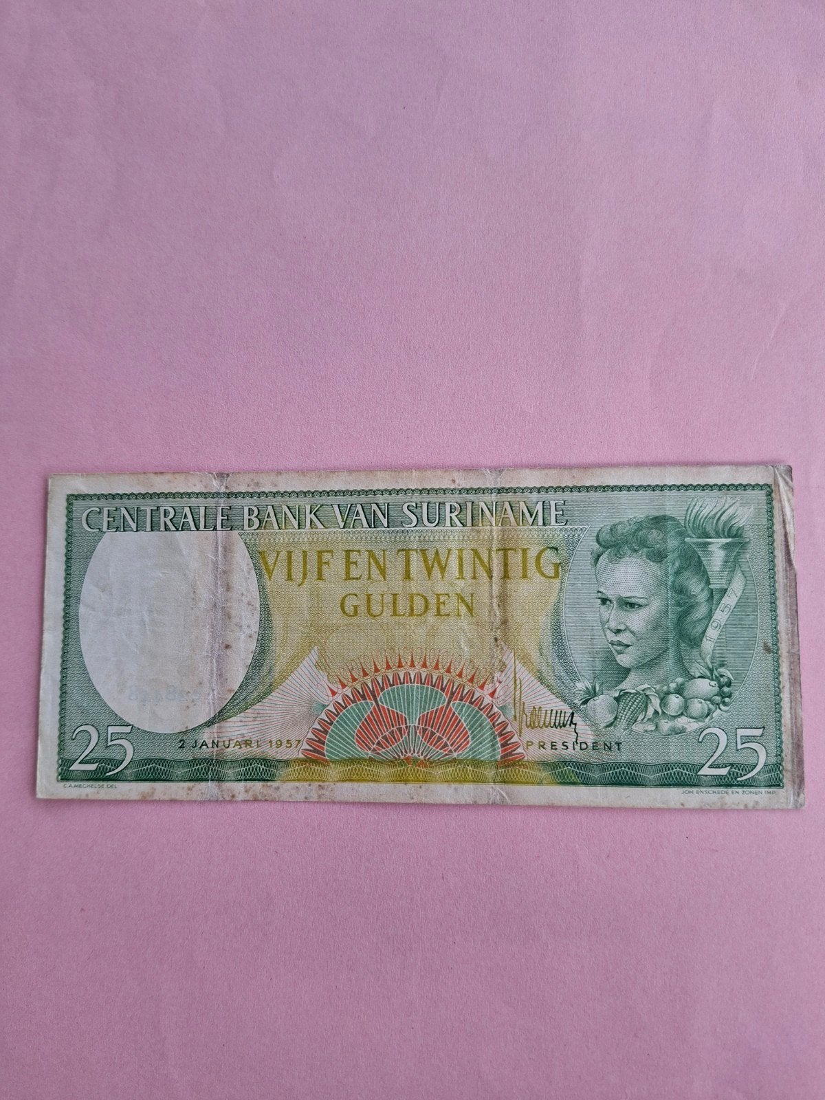 25 gulden Suriname uit 1957 in ZF-
Serie nummer S 028448
PLS, Postzegels en Munten, Bankbiljetten | Nederland, Ophalen of Verzenden