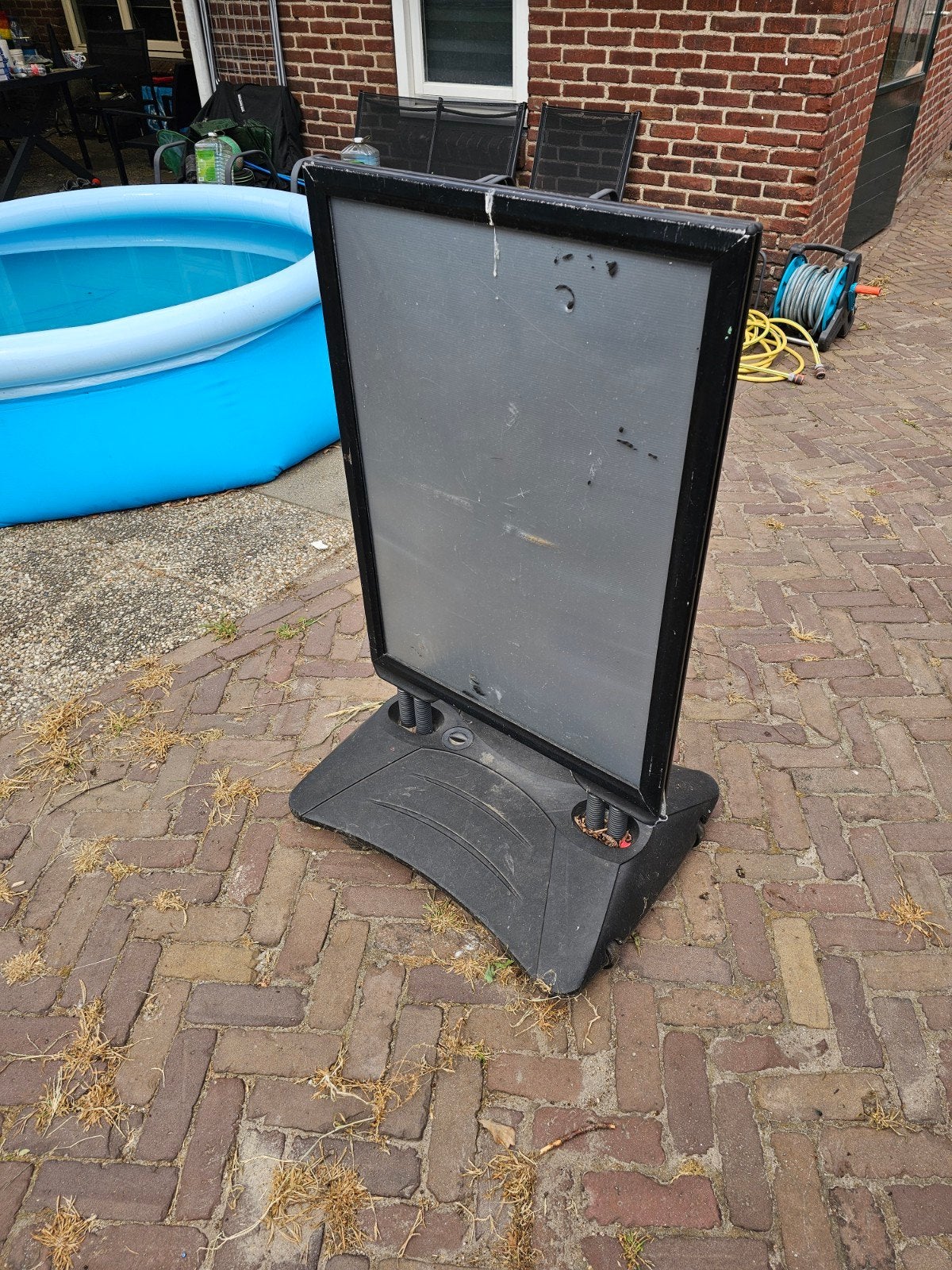 Stoepbord / Reclamebord met watertank, Ophalen