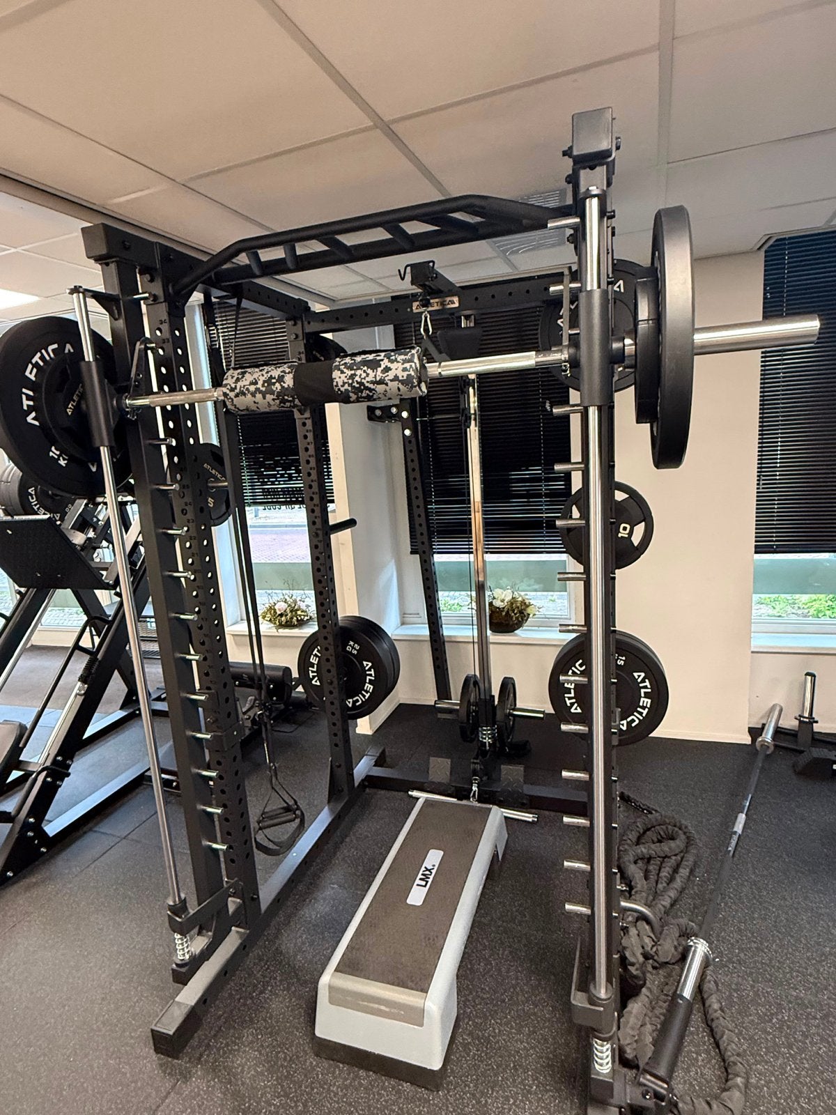 Athletica R7-forge smith machine met pulley, Sport en Fitness, Fitnessmaterialen, Ophalen, Athletica, Athletica, Athletica