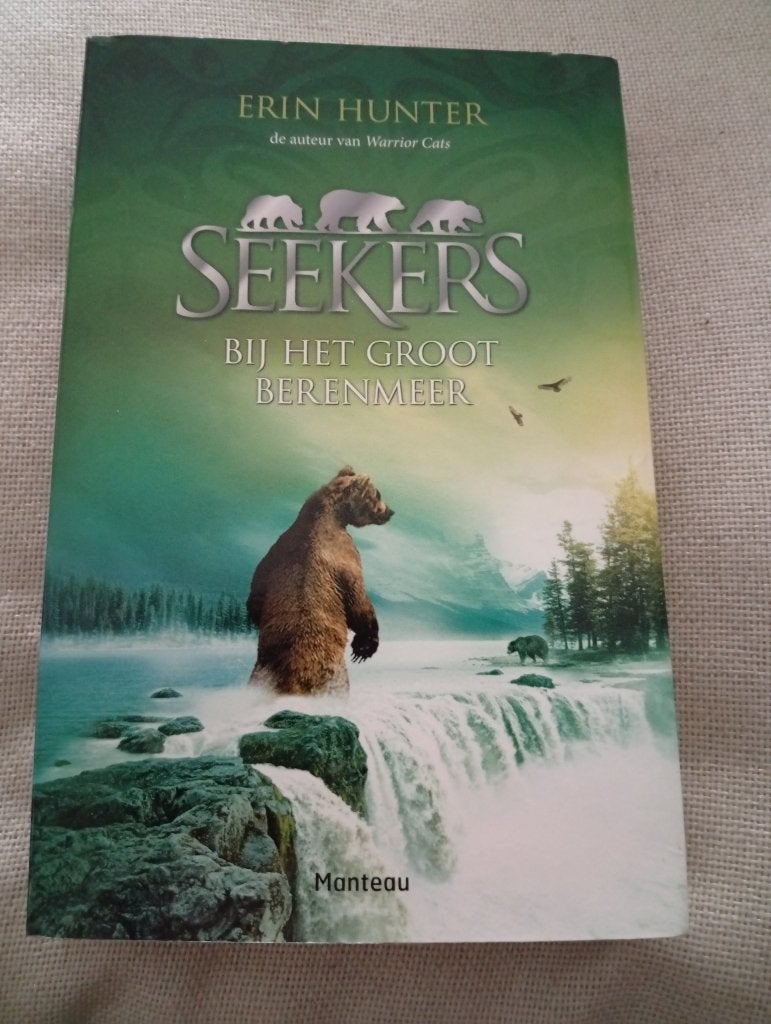 Seekers Bij het groot berenmeer - deel 2 - Erin Hunter, Ophalen of Verzenden, Zo goed als nieuw, Erin Hunter
