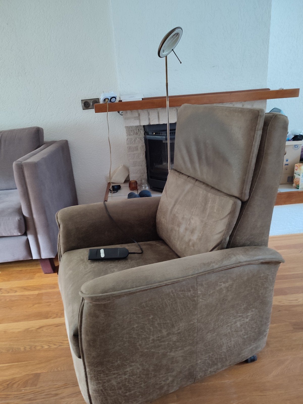 Comfortabele relaxfauteuil met elektrische verstelling, Ophalen, Gebruikt, Modern comfort, 75 tot 100 cm