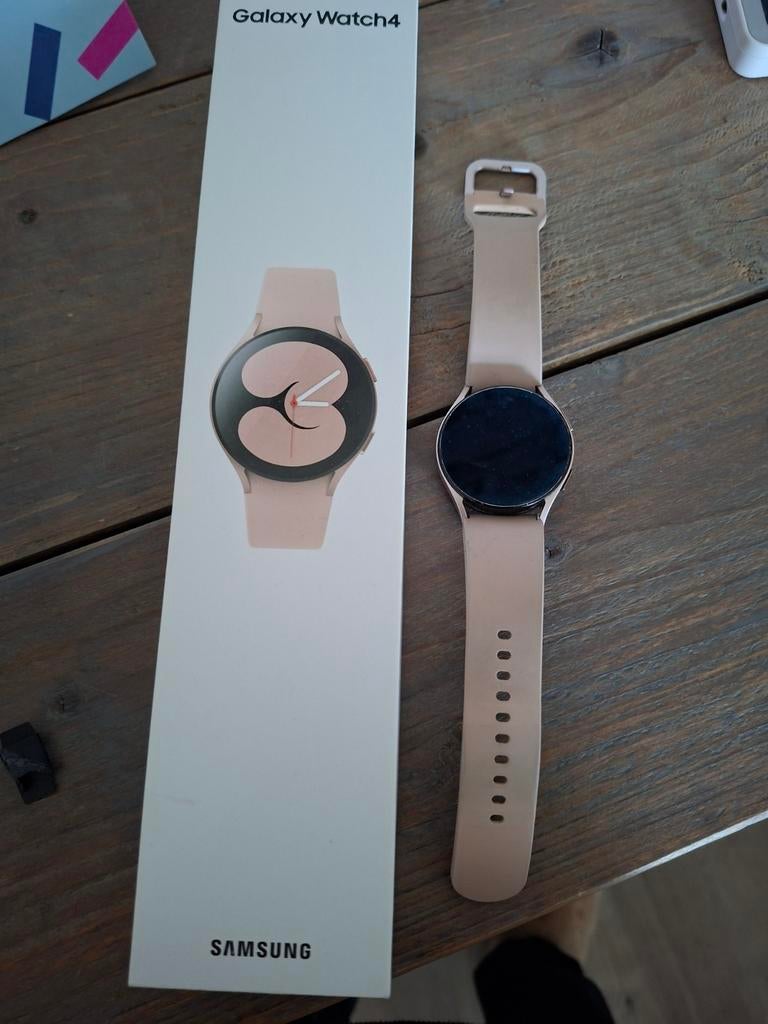 Samsung Galaxy Watch4 - Roségoud, Sieraden, Tassen en Uiterlijk, Smartwatches, Gebruikt, Ophalen of Verzenden, GPS, Samsung