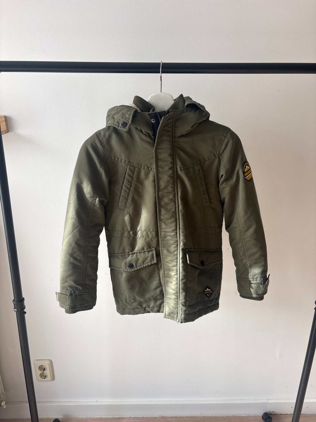 Warme winterjas voor jongens, maat 134-140, Kinderen en Baby's, Kinderkleding | Maat 140, Ophalen of Verzenden, Gebruikt, Jongen