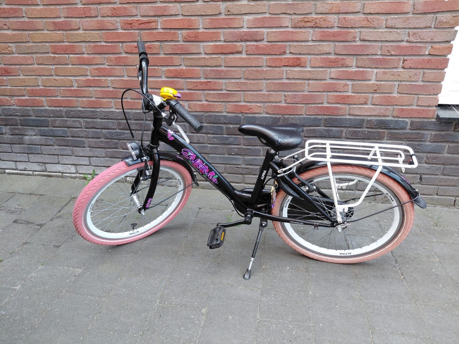 Meisjesfiets 22 met roze banden en bagadrager, Fietsen en Brommers, Fietsen | Kinderfietsjes, Ophalen, 20 inch of meer, Gebruikt