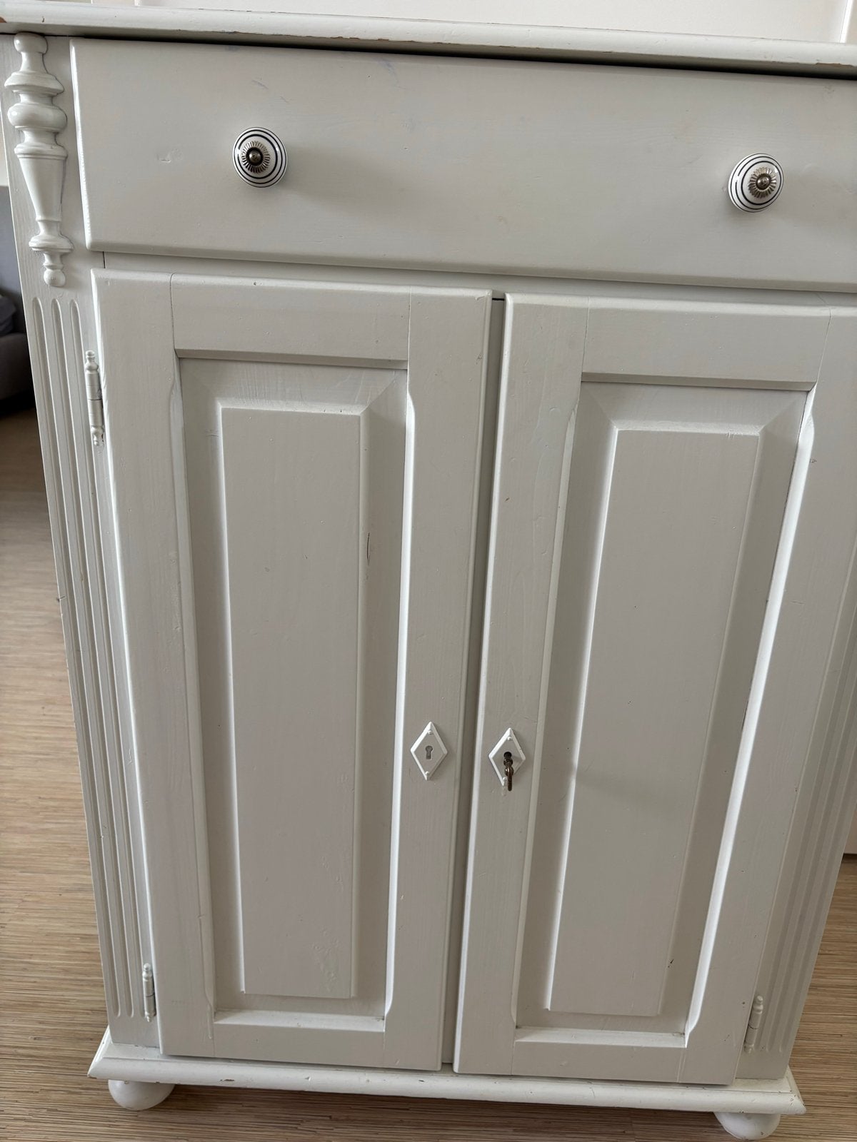 Leuk wit meiden kastje met 2 deurtjes en 1 lade, Ophalen, Gebruikt, 100 tot 150 cm, 50 tot 100 cm