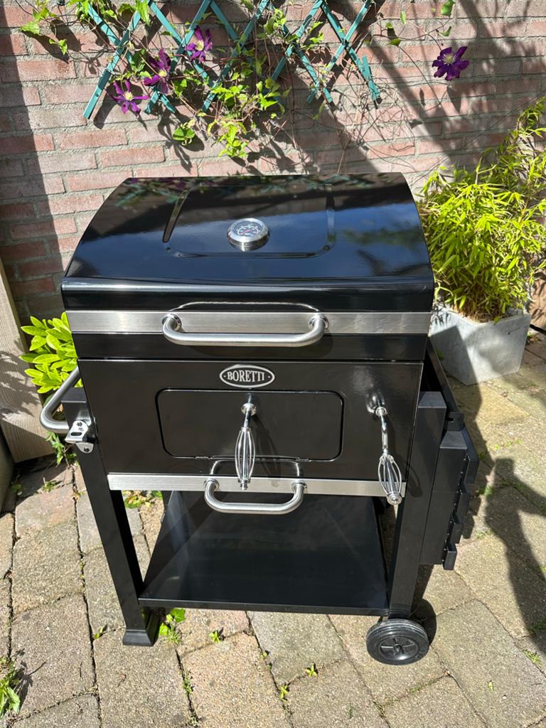 Zgan Boretti Carbone 2.0 Houtskool BBQ met hoes, Tuin en Terras, Houtskoolbarbecues, Ophalen, Zo goed als nieuw, Met accessoires