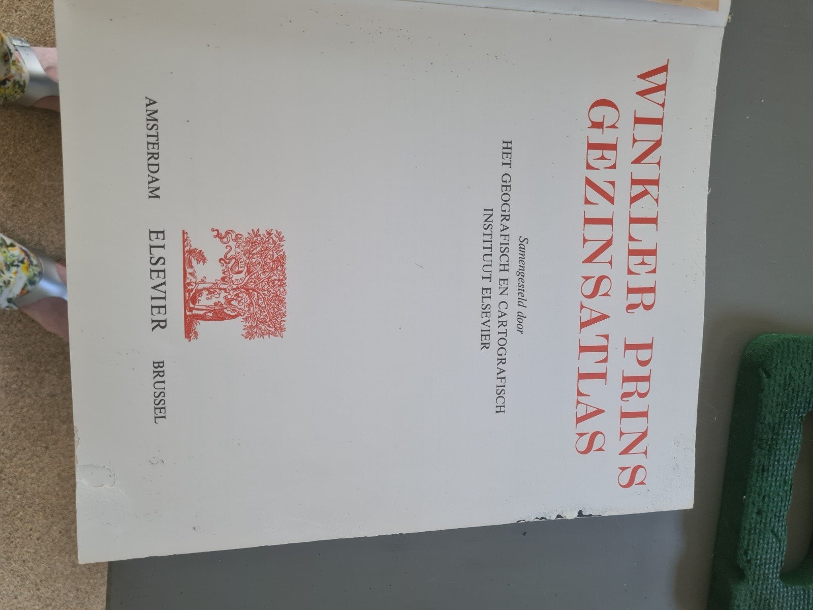 Winkler Prins Gezinsatlas - Elsevier, Boeken, Gelezen, Overige atlassen, Het Geografisch en Cartografisch Instituut Elsevier, Ophalen of Verzenden