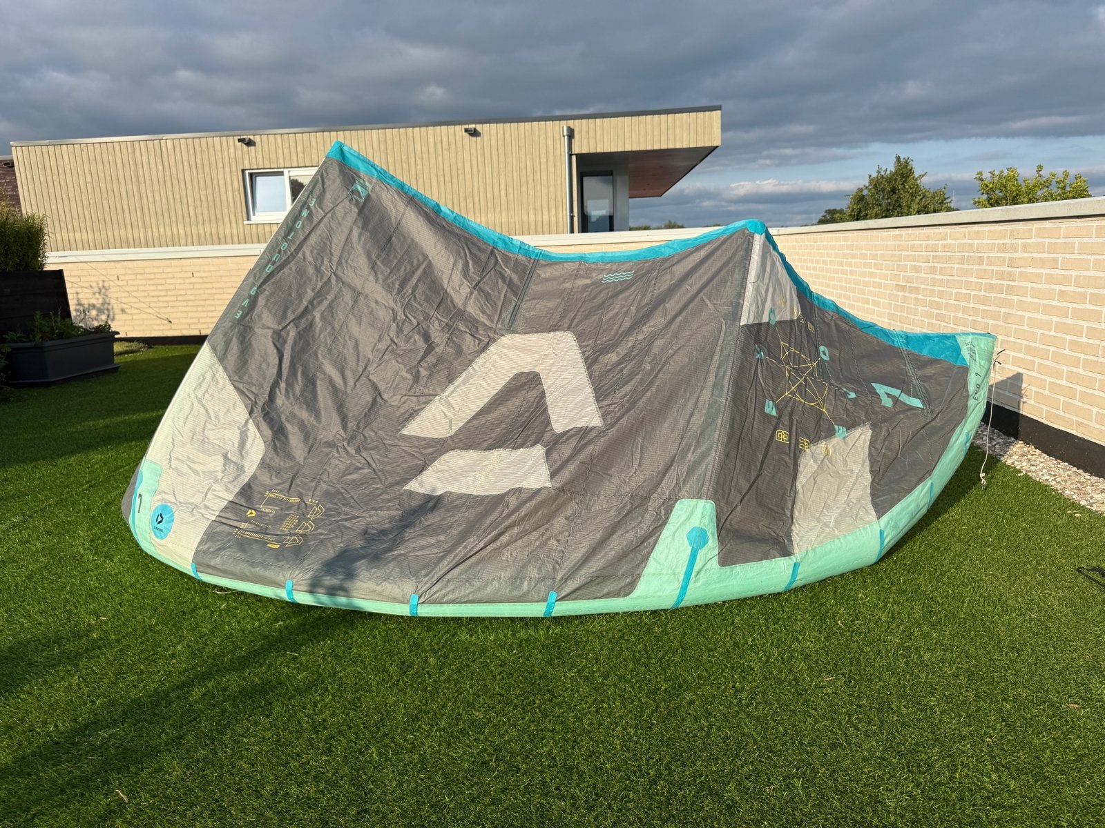 Duotone Evo 7m² kite - 2022 - mint/grey, Watersport en Boten, Kitesurfen, Geen board, Ophalen of Verzenden, Gebruikt, Kite
