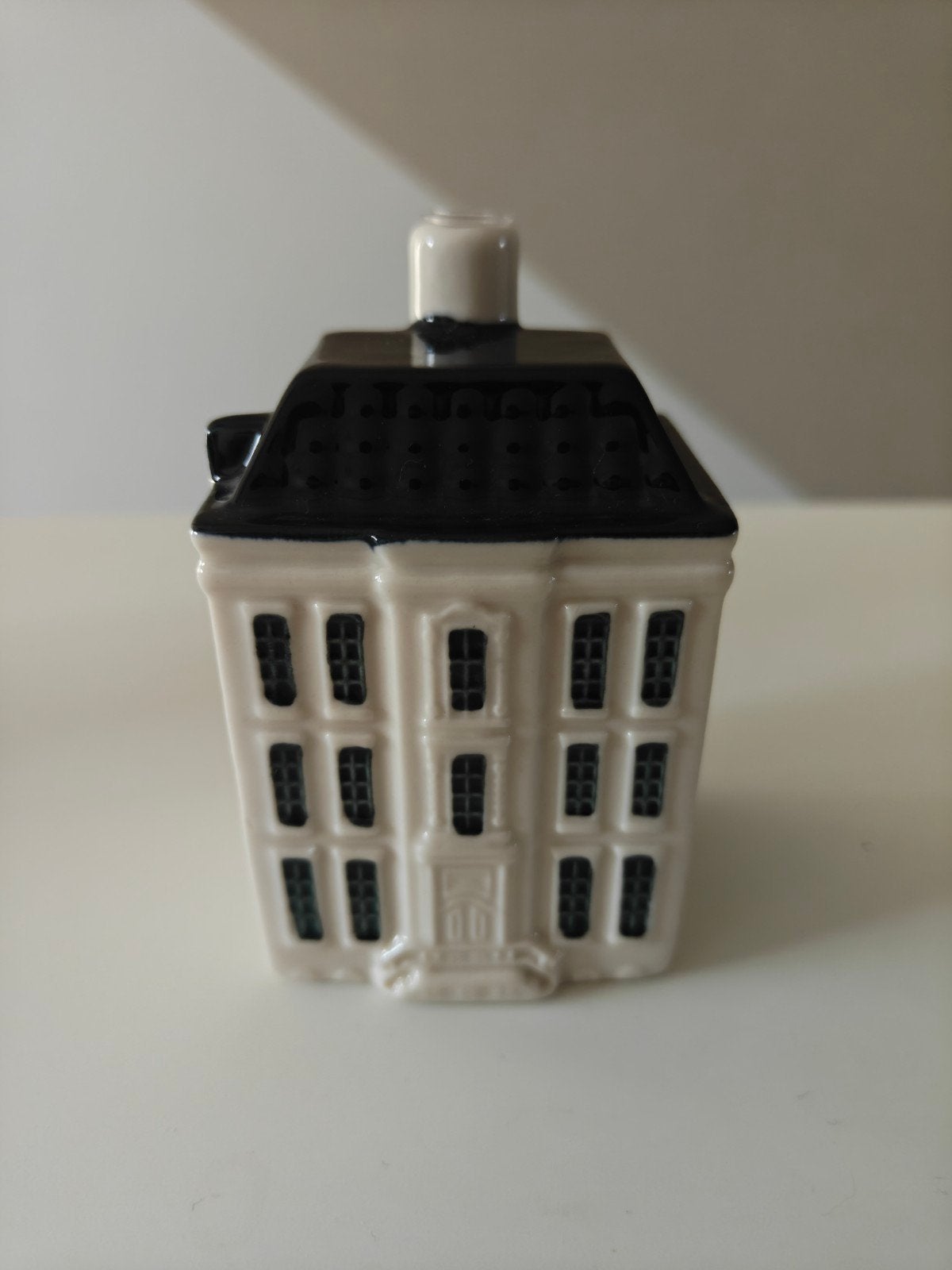 KLM BOLS Delfts Blauw Huisje 93 en 97, Verzamelen, Ophalen of Verzenden, Zo goed als nieuw, Porselein, Beeldje(s)