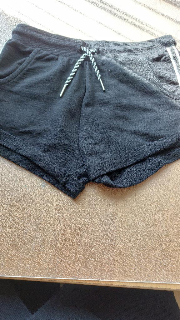 kort broekje zwart maat 134, Kinderen en Baby's, Kinderkleding | Maat 134, Broek, Gebruikt, Meisje, Ophalen of Verzenden
