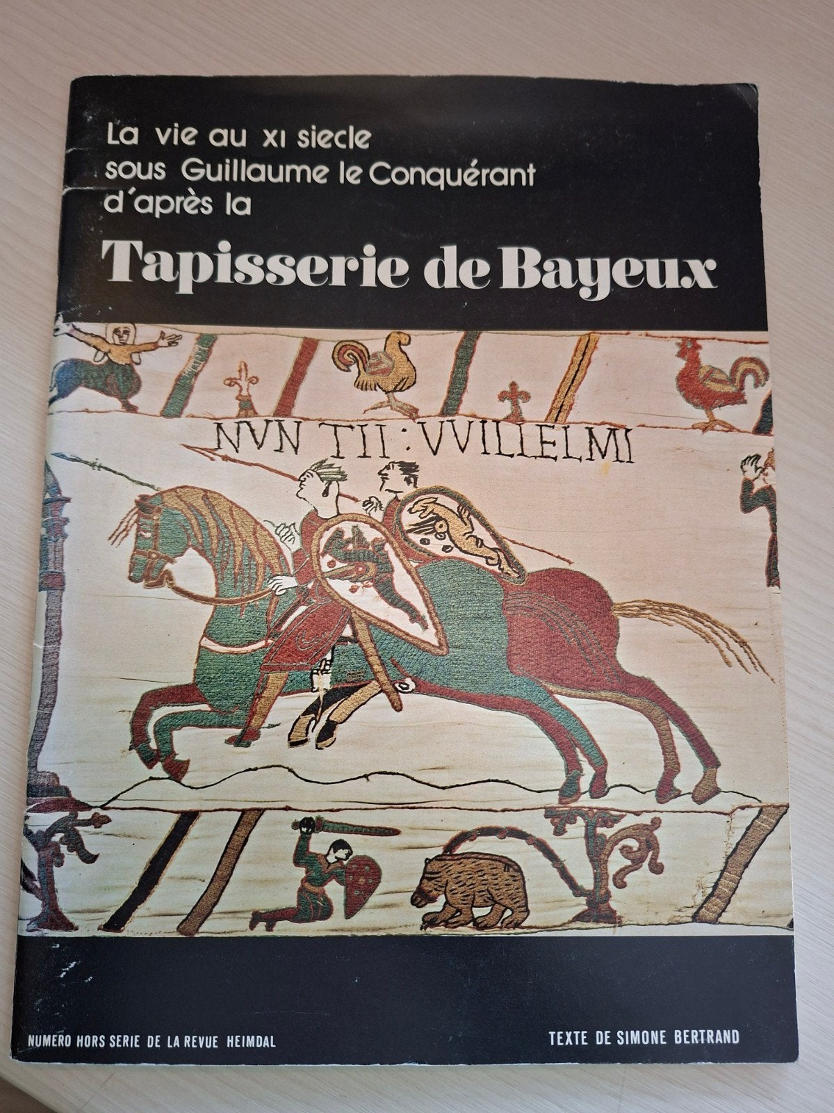 La vie au XI siecle - Tapisserie de Bayeux, Ophalen of Verzenden, 20e eeuw of later, Gelezen, Simone Bertrand