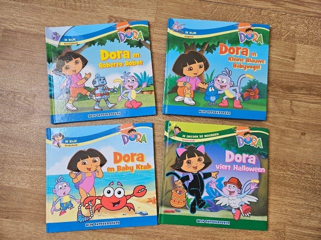 Set van 4 Dora boekjes, Boeken, Ophalen of Verzenden, Zo goed als nieuw, Fictie algemeen