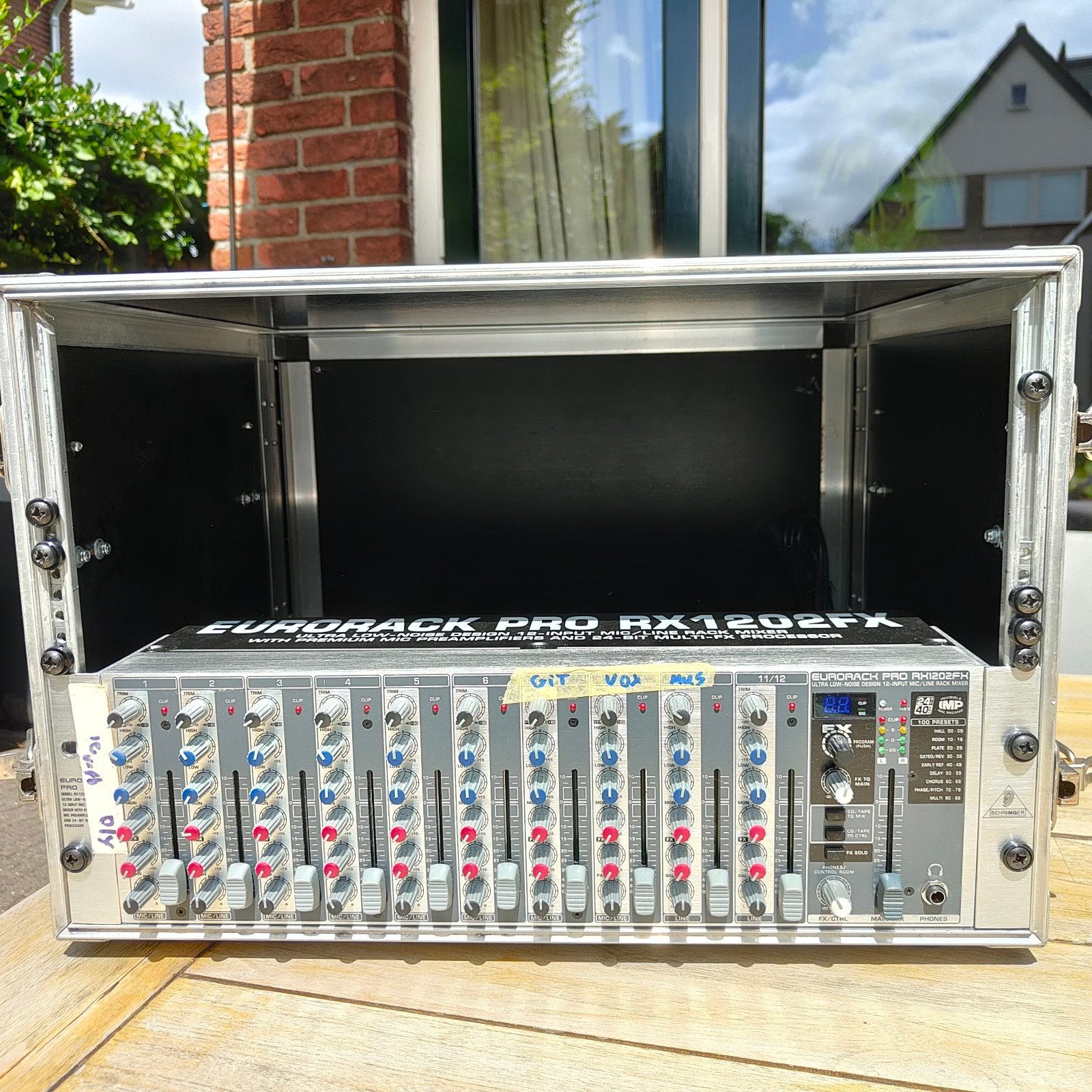 Behringer Eurorack Pro RX1202FX Mengpaneel met flightcase, Muziek en Instrumenten, Ophalen, Gebruikt, 10 tot 20 kanalen, Microfooningang