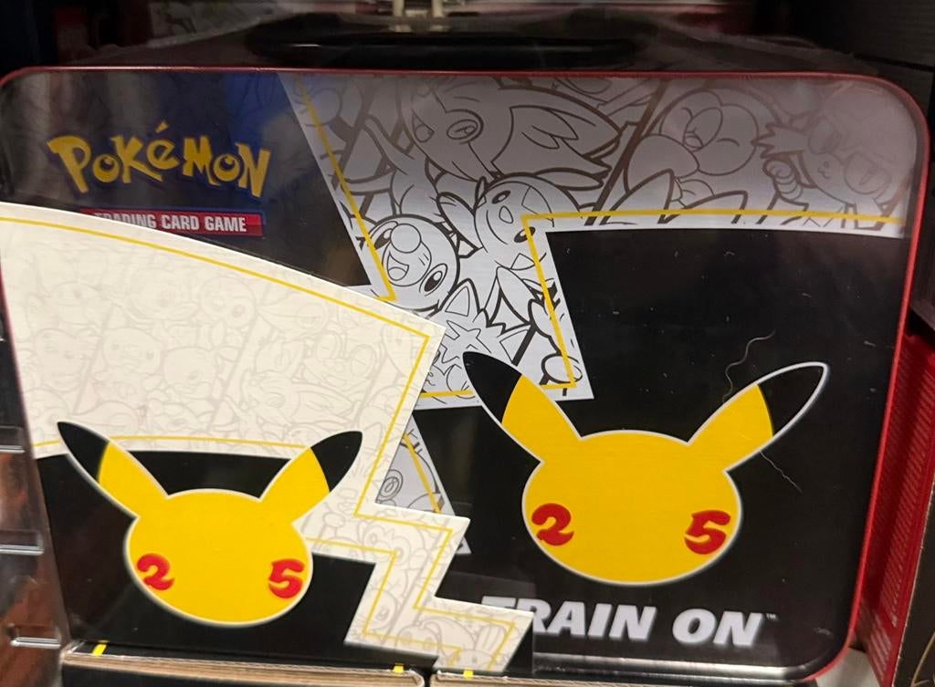 Pokemon 25th anniversary box, Hobby en Vrije tijd, Verzamelkaartspellen | Pokémon, Ophalen of Verzenden, Nieuw, Boosterbox