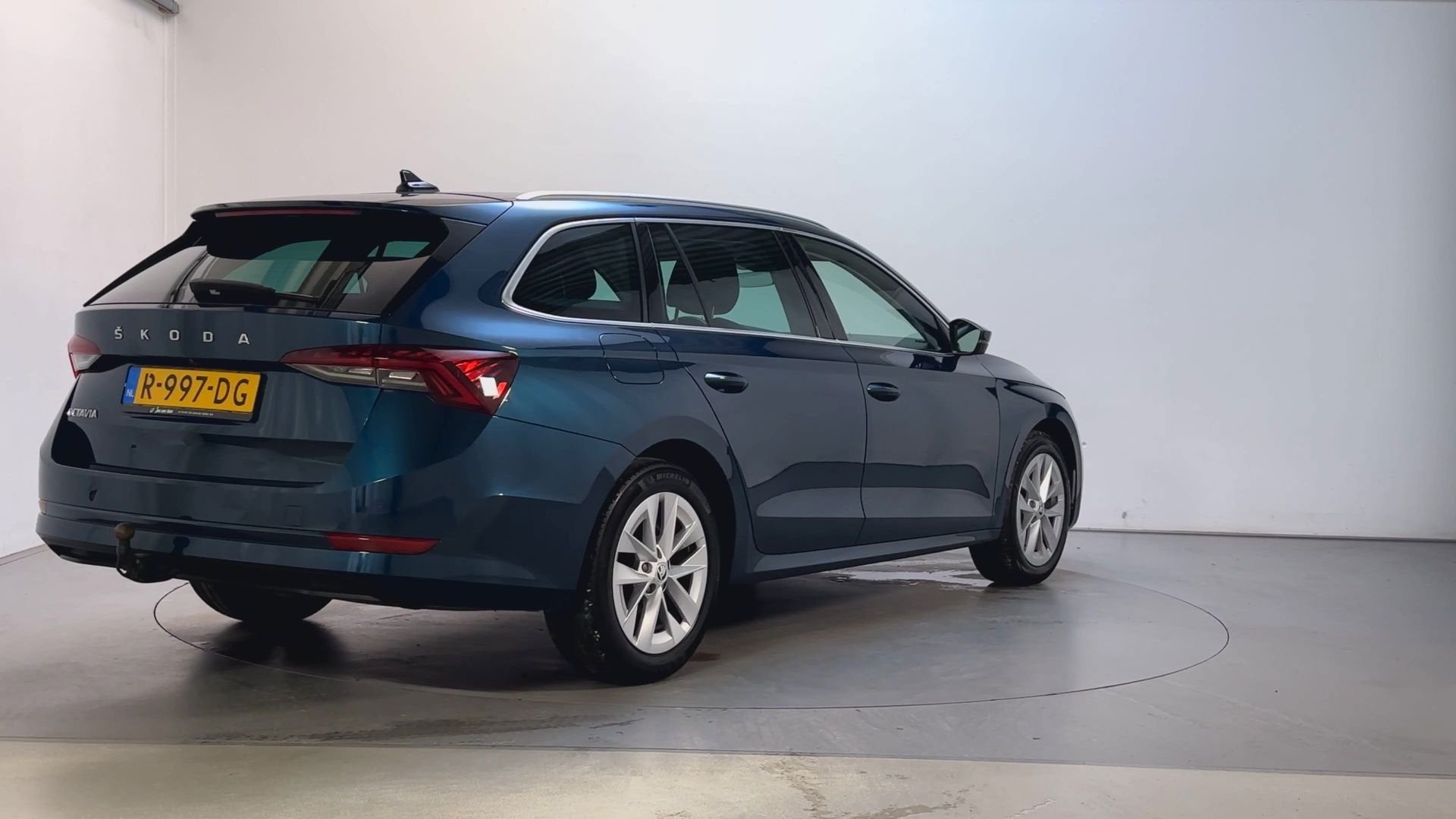 Skoda Octavia Combi 1.0 TSI Business Edition Plus Camera Sfe, Dealer onderhouden, Stof, Gebruikt, Met garantie (alle)