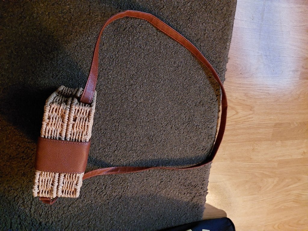 1 rieten schouder tasje dames, Ophalen of Verzenden, Zo goed als nieuw, Beige, Schoudertasje