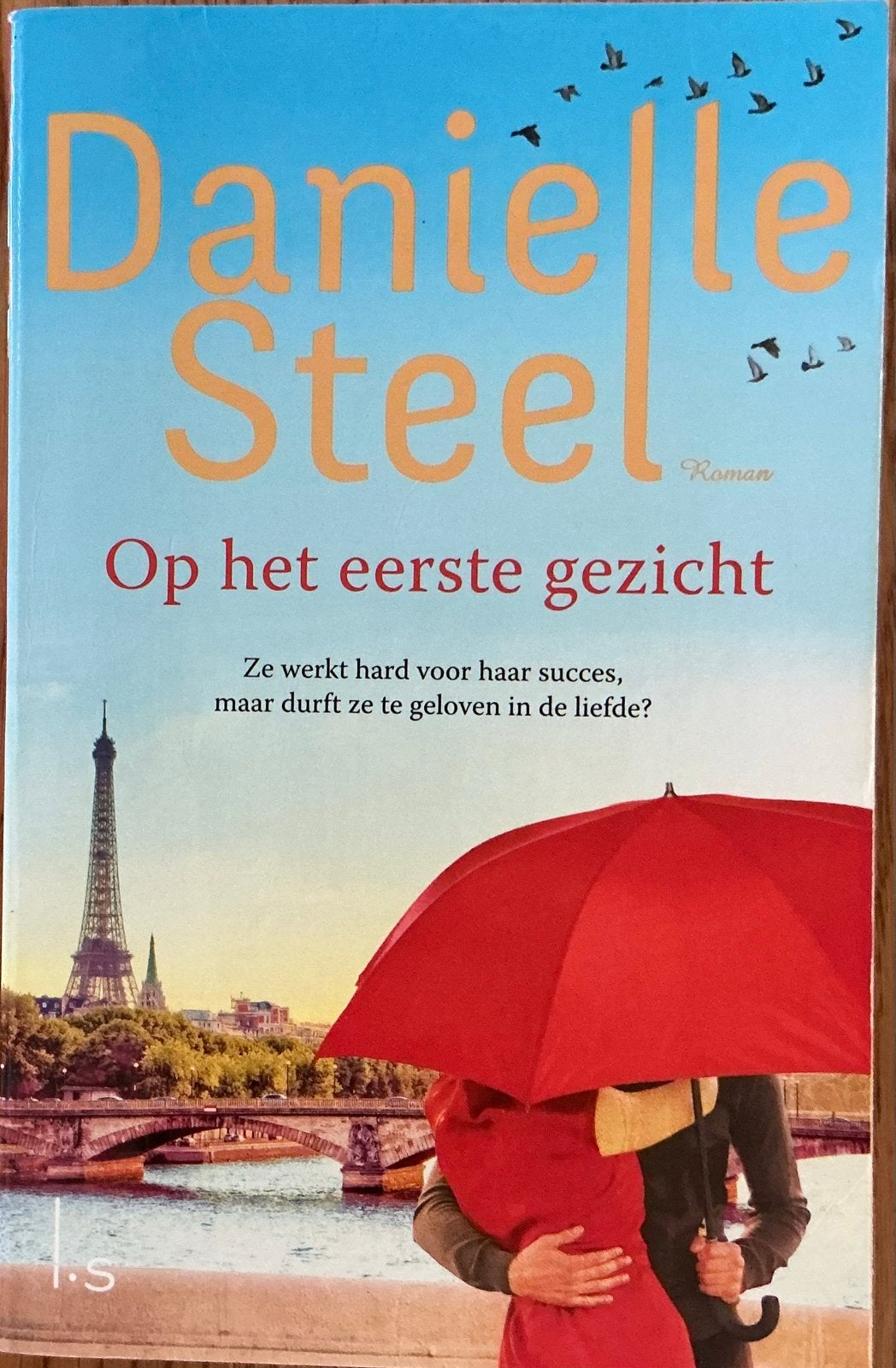 Danielle Steel - Op het eerste gezicht (Roman), Ophalen of Verzenden, Zo goed als nieuw, Nederland