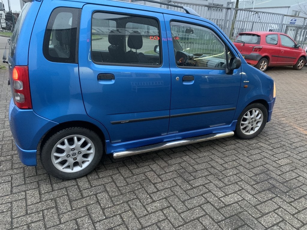 Suzuki Wagon R Sidebars rechte buis 70 mm met opstapjes, Niet ingevuld, Niet ingevuld, Niet ingevuld