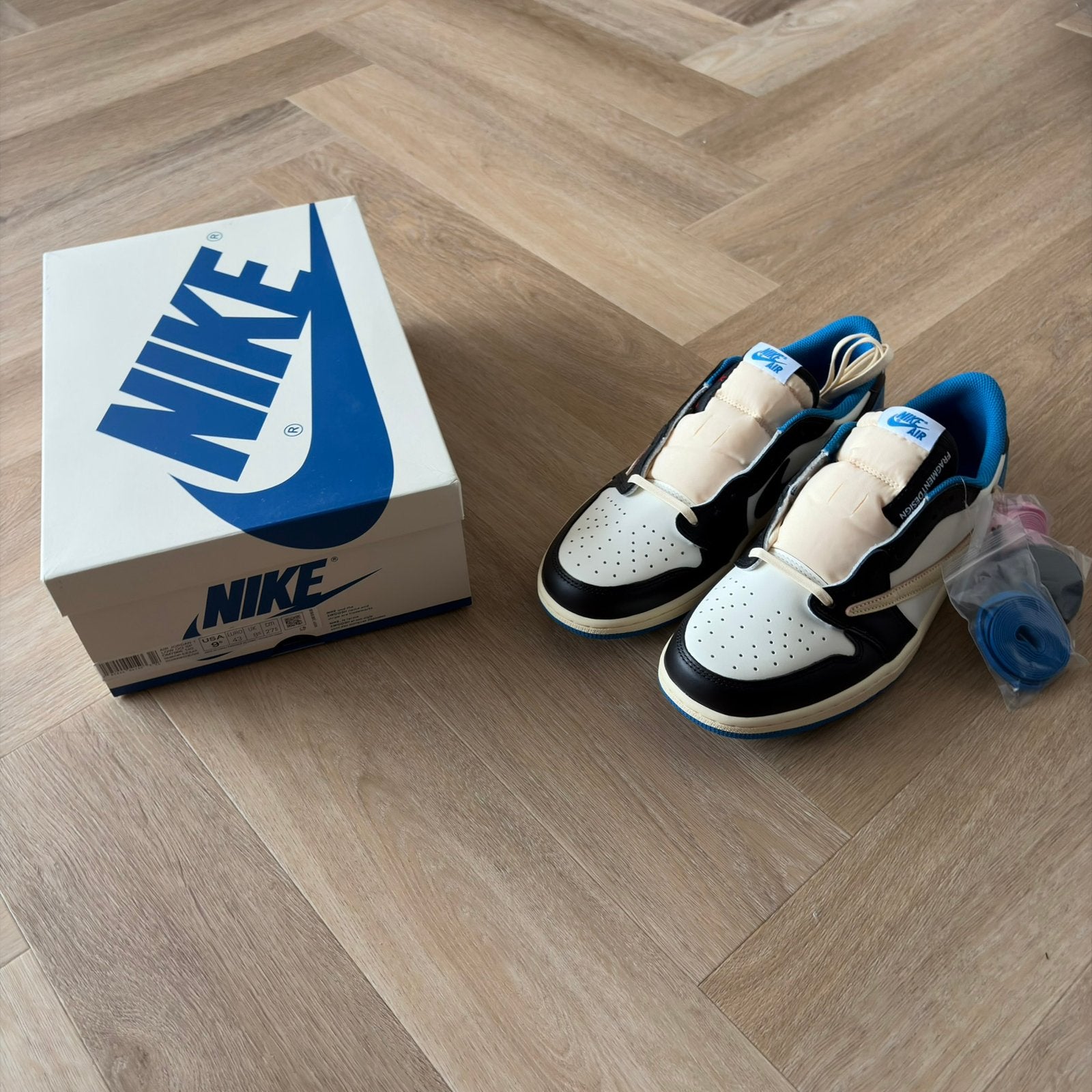 Nike x Travis Scott “Fragments” Sneakers, Ophalen of Verzenden, Zo goed als nieuw, Overige kleuren, Sneakers of Gympen