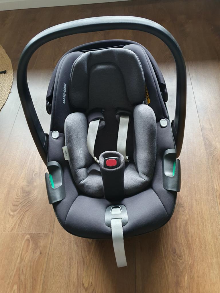 Maxi Cosi Pebble 360 i-size - zwart, Ophalen, Autogordel of Isofix, Zijbescherming, Zo goed als nieuw