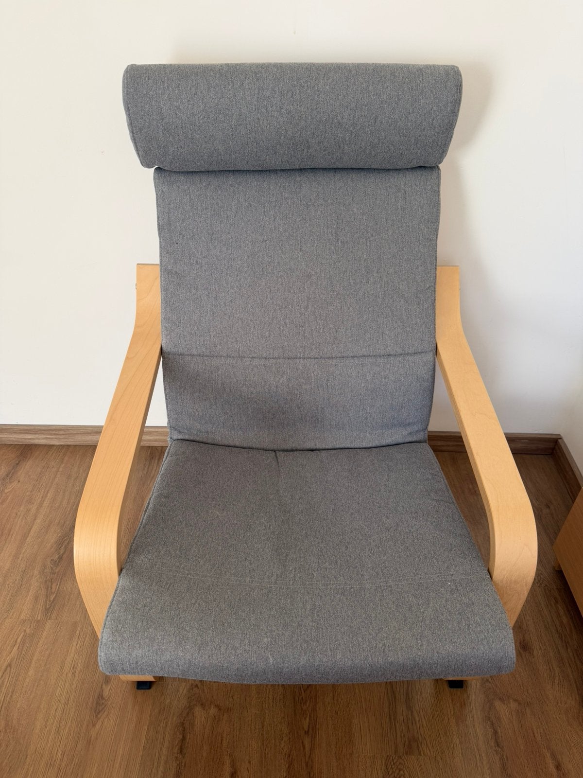 IKEA POÄNG fauteuil met voetenbank – grijs / houtkleur, Ophalen, Zo goed als nieuw, 75 tot 100 cm