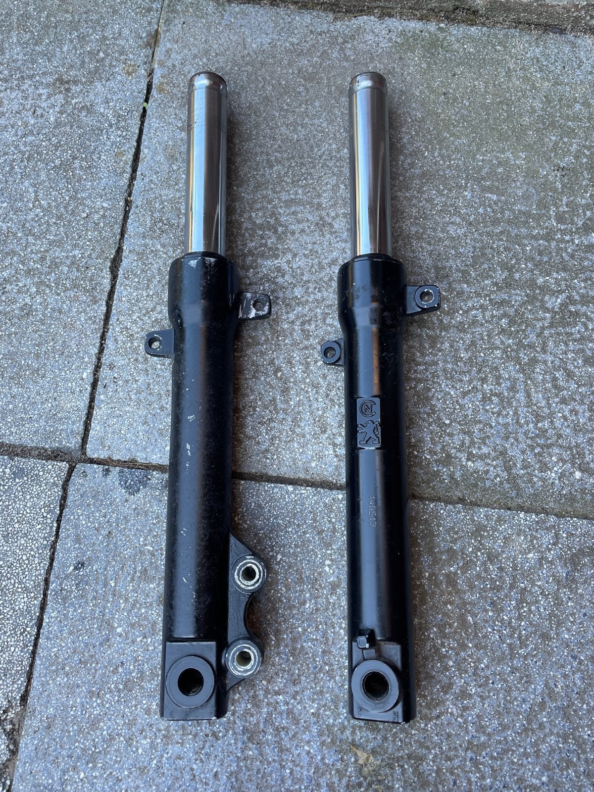 Set veerpoten voor Peugeot Kisbee scooter, Fietsen en Brommers, Brommeronderdelen | Scooters, Ophalen of Verzenden, Gebruikt, Frame