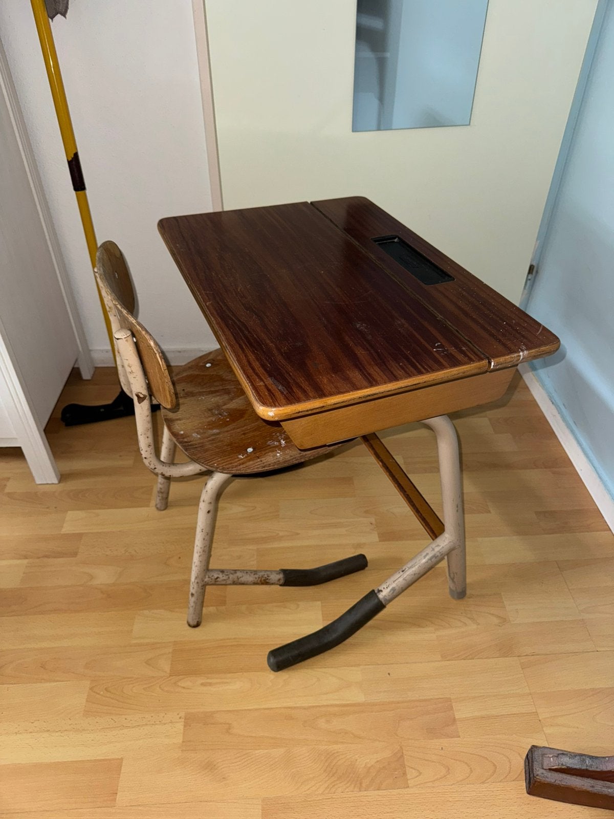 Vintage  lessenaartje, Ophalen, Gebruikt, Kinderbureau, Bruin