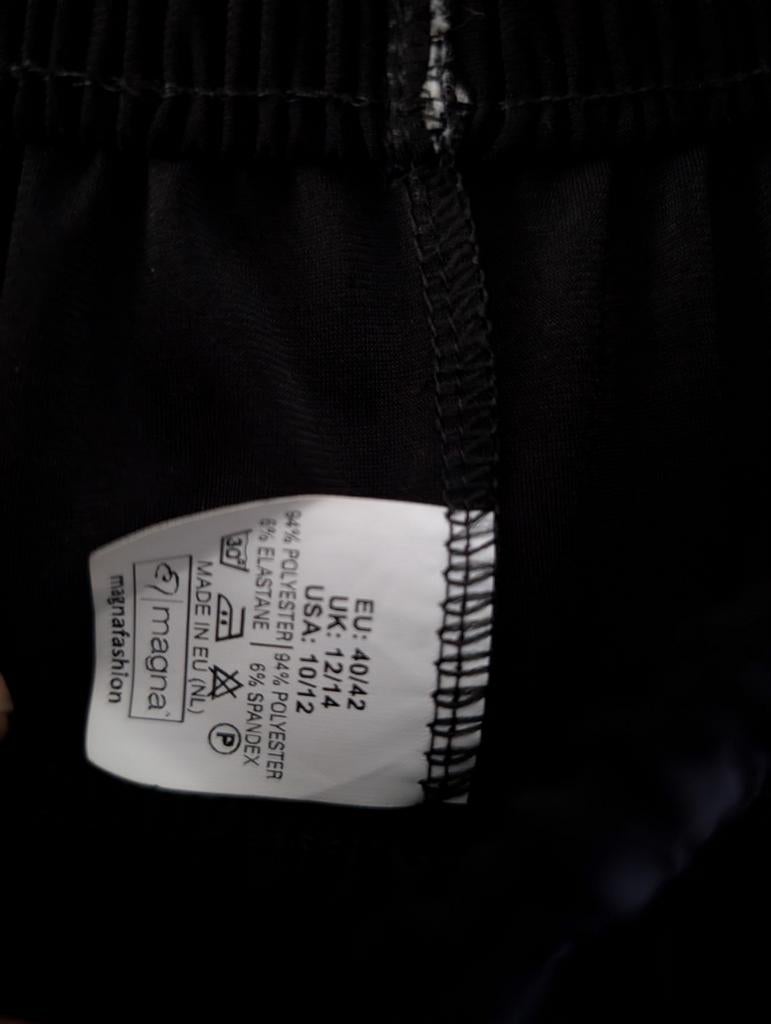 Magna broek maat 42/44, Kleding | Dames, Zwart, Maat 42/44 (L), Ophalen of Verzenden, Magna