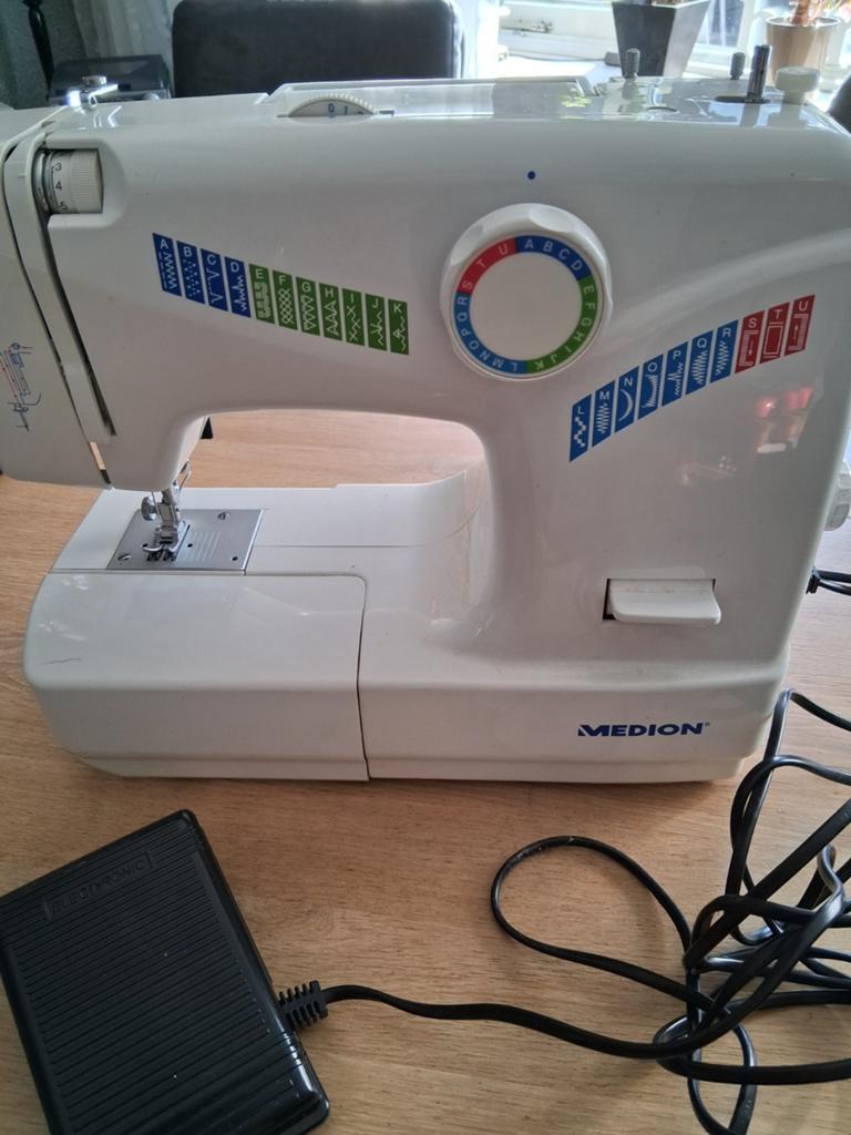 naai machinne, Hobby en Vrije tijd, Naaimachines en Toebehoren, Ophalen of Verzenden, Naaimachine, Overige merken