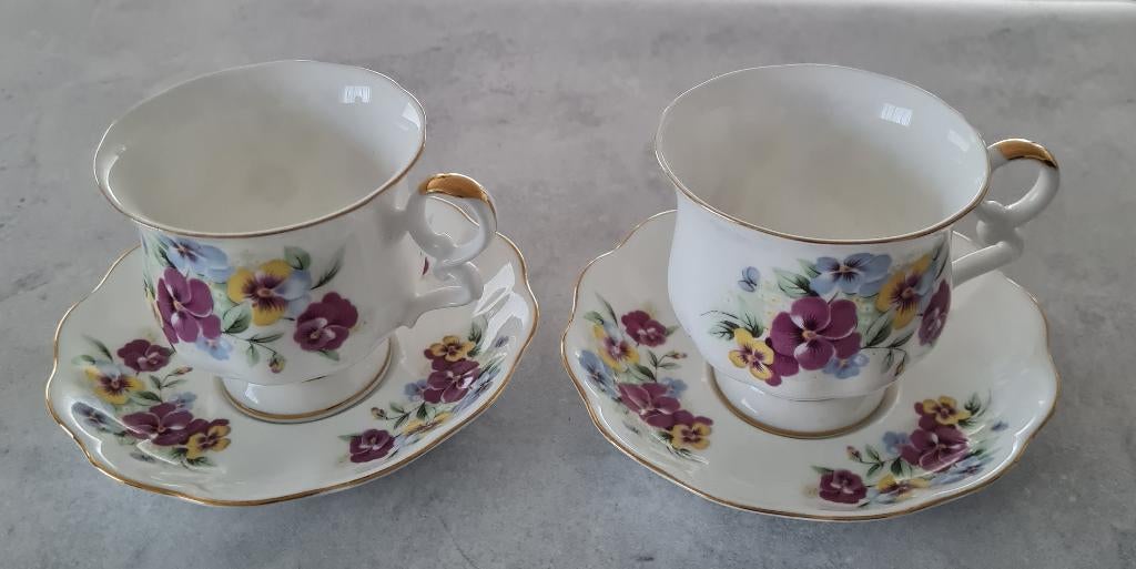 2 Royal Ascot Violet Garden kop en schotels, Antiek en Kunst, Antiek | Servies los, Ophalen of Verzenden