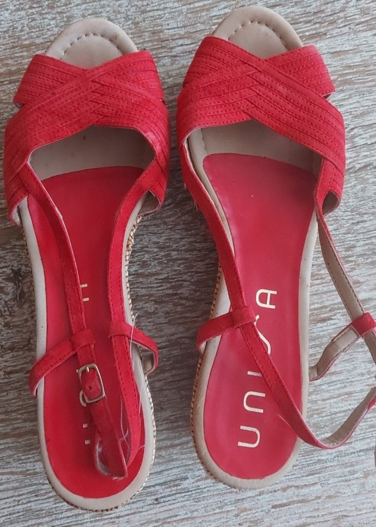 Rode Unisa sleehak sandalen maat 41, Zo goed als nieuw, Unisa, Rood, Sandalen of Muiltjes