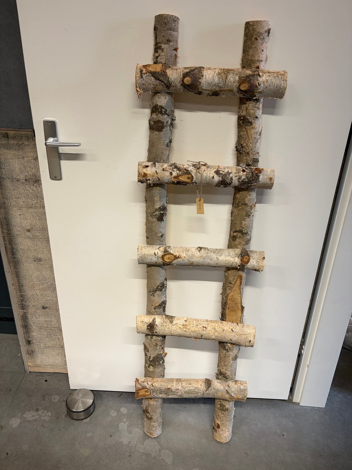 Nieuwe houten decoratieve ladder van berkenhout 1.42m, Ophalen of Verzenden, Nieuw, Ladder, Minder dan 2 meter