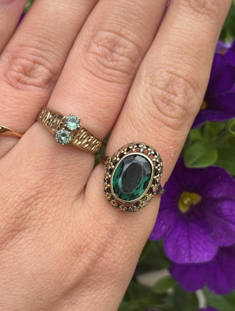 8 karaat gouden ring met groene edelsteen, Sieraden, Tassen en Uiterlijk, Ringen, Gebruikt, Verzenden, 17 tot 18, Met edelsteen