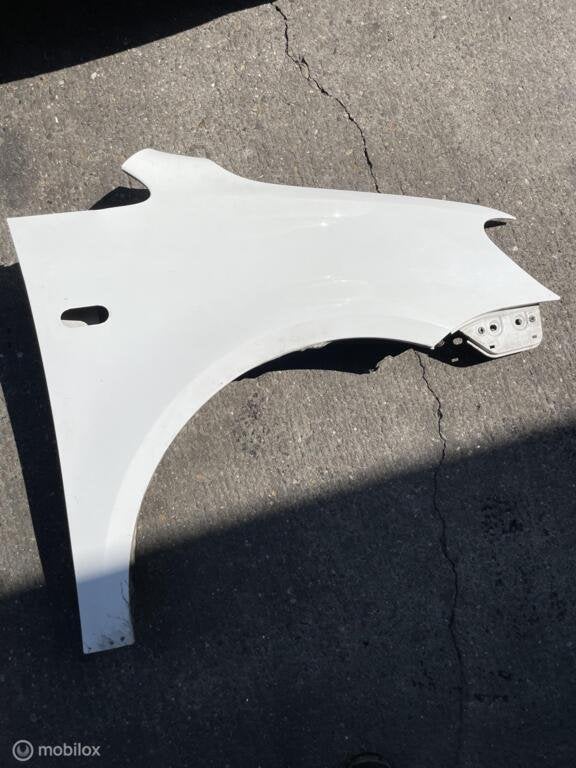 Spatbord rechts wit Volkswagen Caddy Bestel III GP ('10-'15), Gebruikt, Volkswagen, Ophalen of Verzenden, Volkswagen