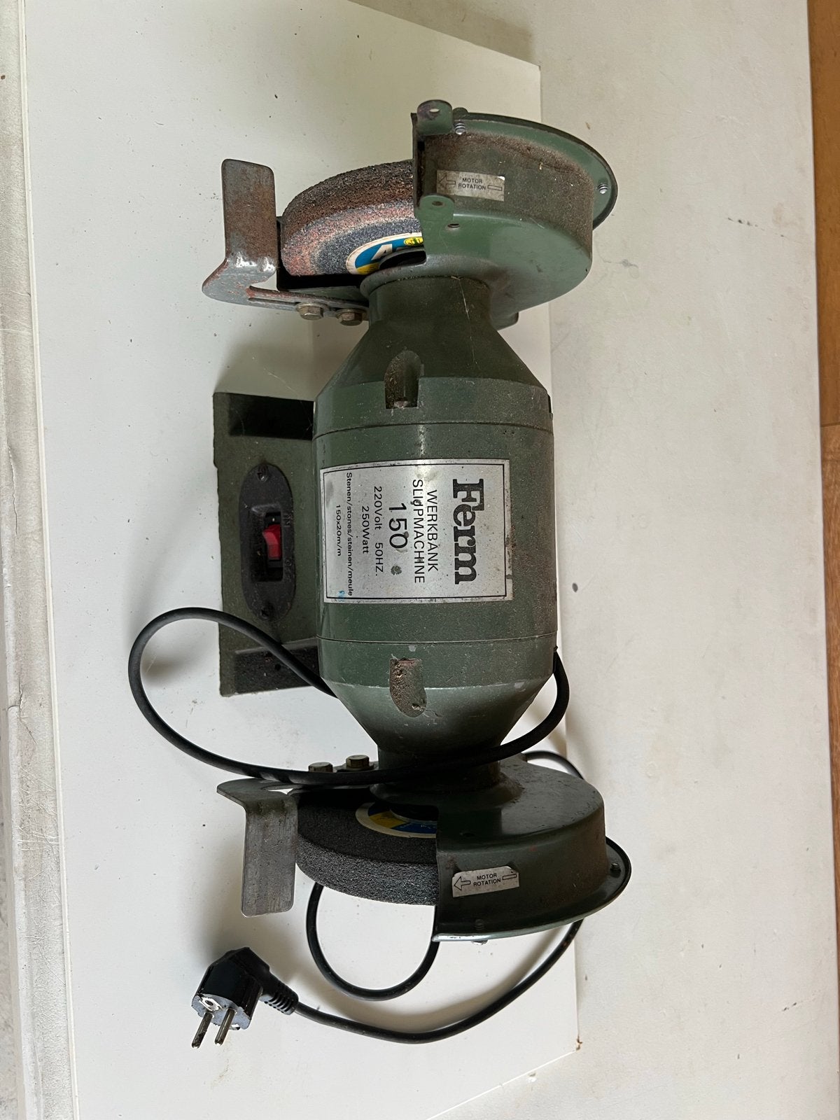 Ferm Werkbank Slijpmachine 150 - 250 Watt, Ophalen of Verzenden, Gebruikt, Minder dan 700 watt, Werkbankslijpmachine