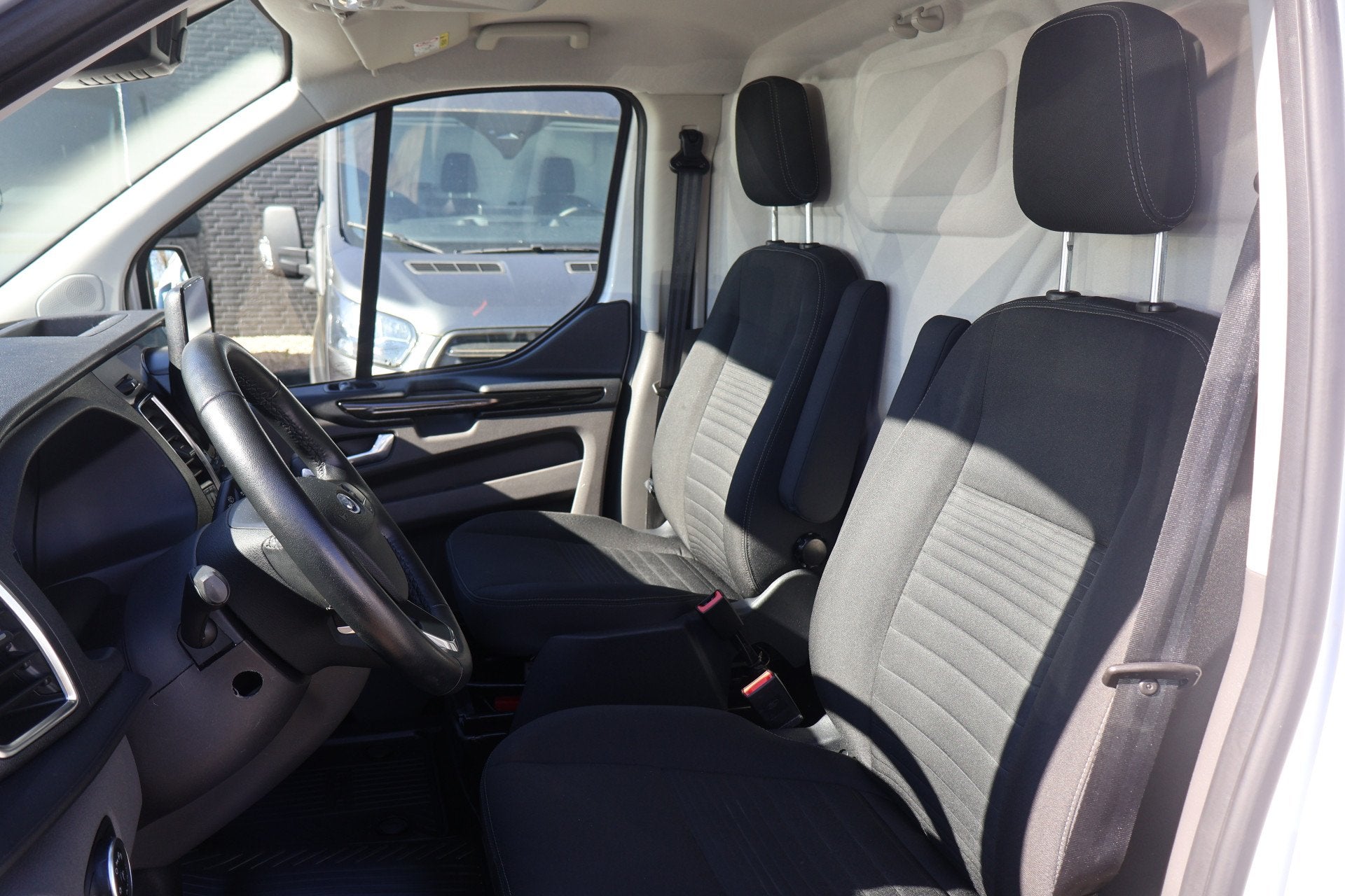 Ford Transit Custom 2.0 TDCI 130pk L1 H1 Limited Automaat, Auto's, Stof, Euro 6, 4 cilinders, 1991 kg