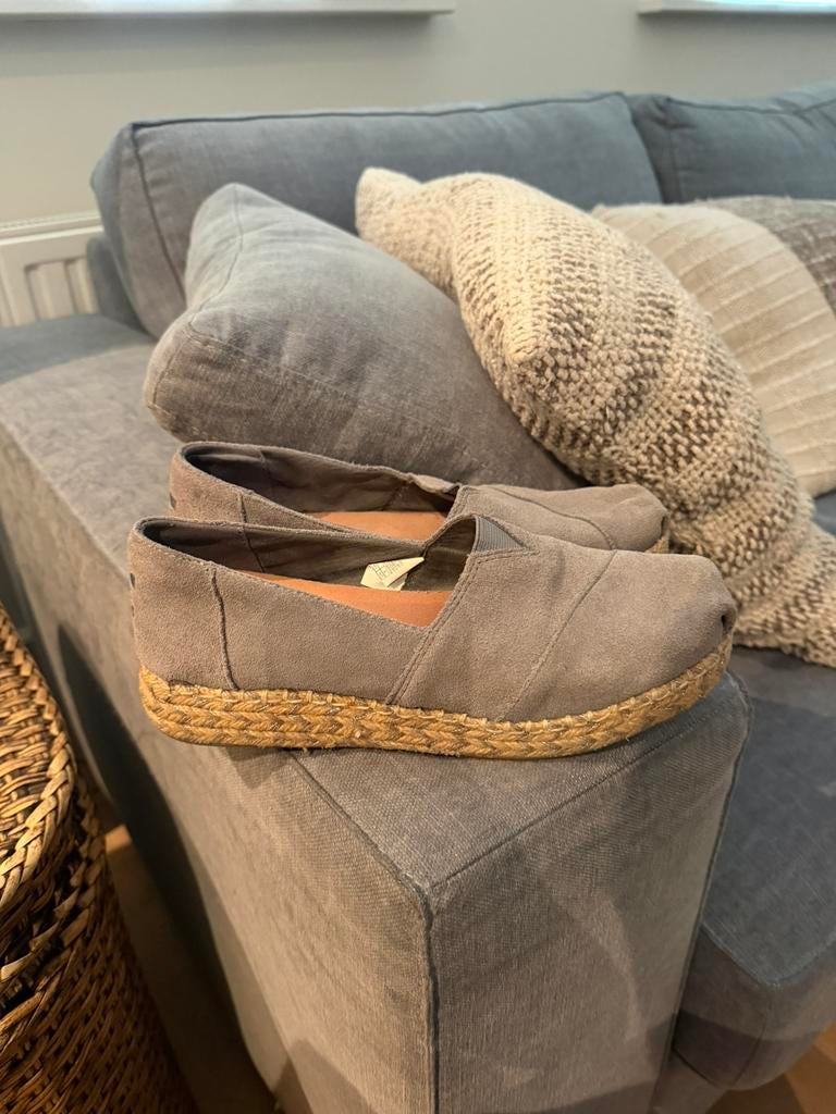 Toms - espadrilles, Ophalen of Verzenden, Zo goed als nieuw, Espadrilles of Moccasins, Grijs