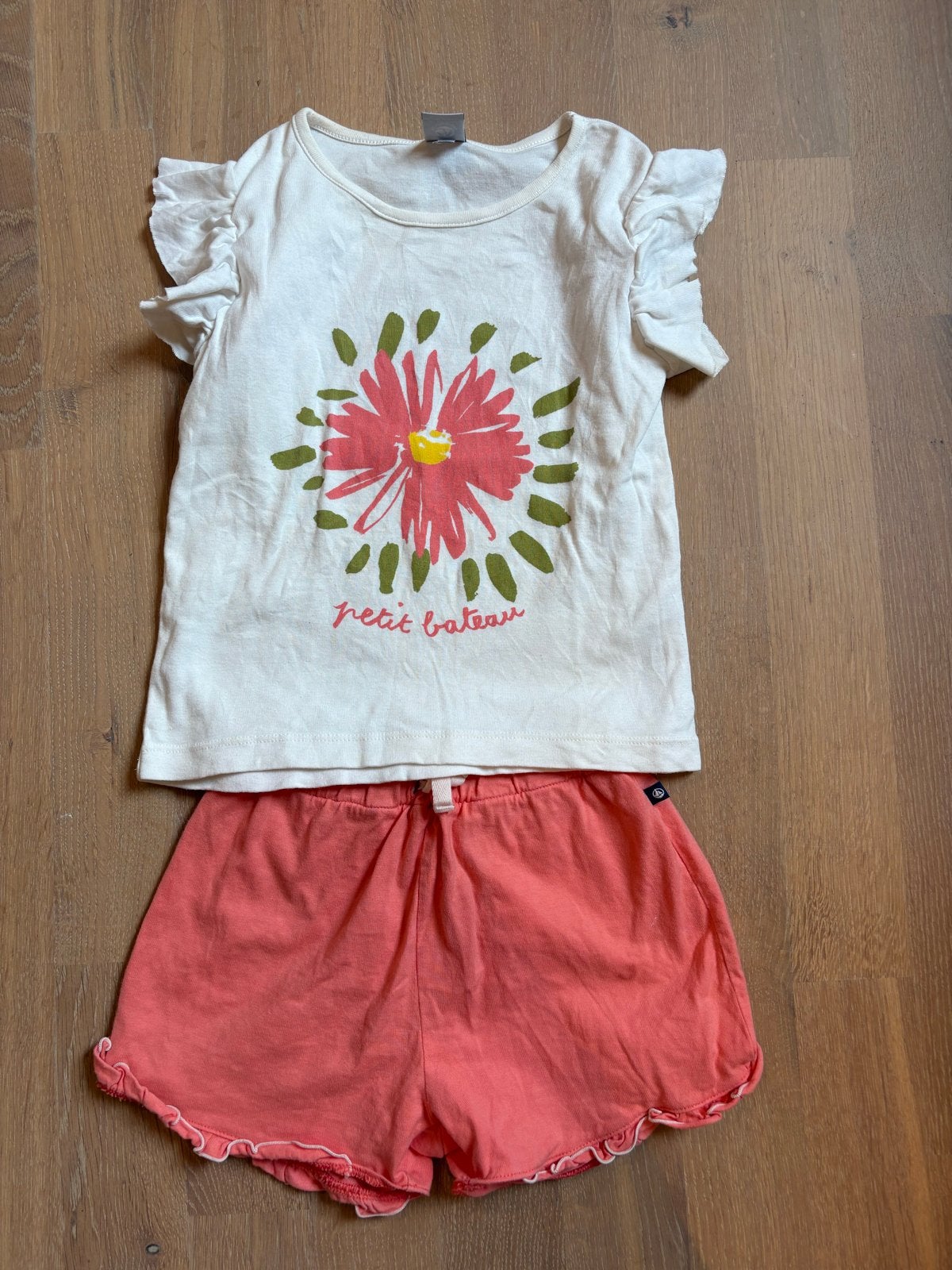 Petit Bateau zomersetje: T-shirt en korte broek (maat 116), Ophalen of Verzenden, Zo goed als nieuw, Meisje, Setje