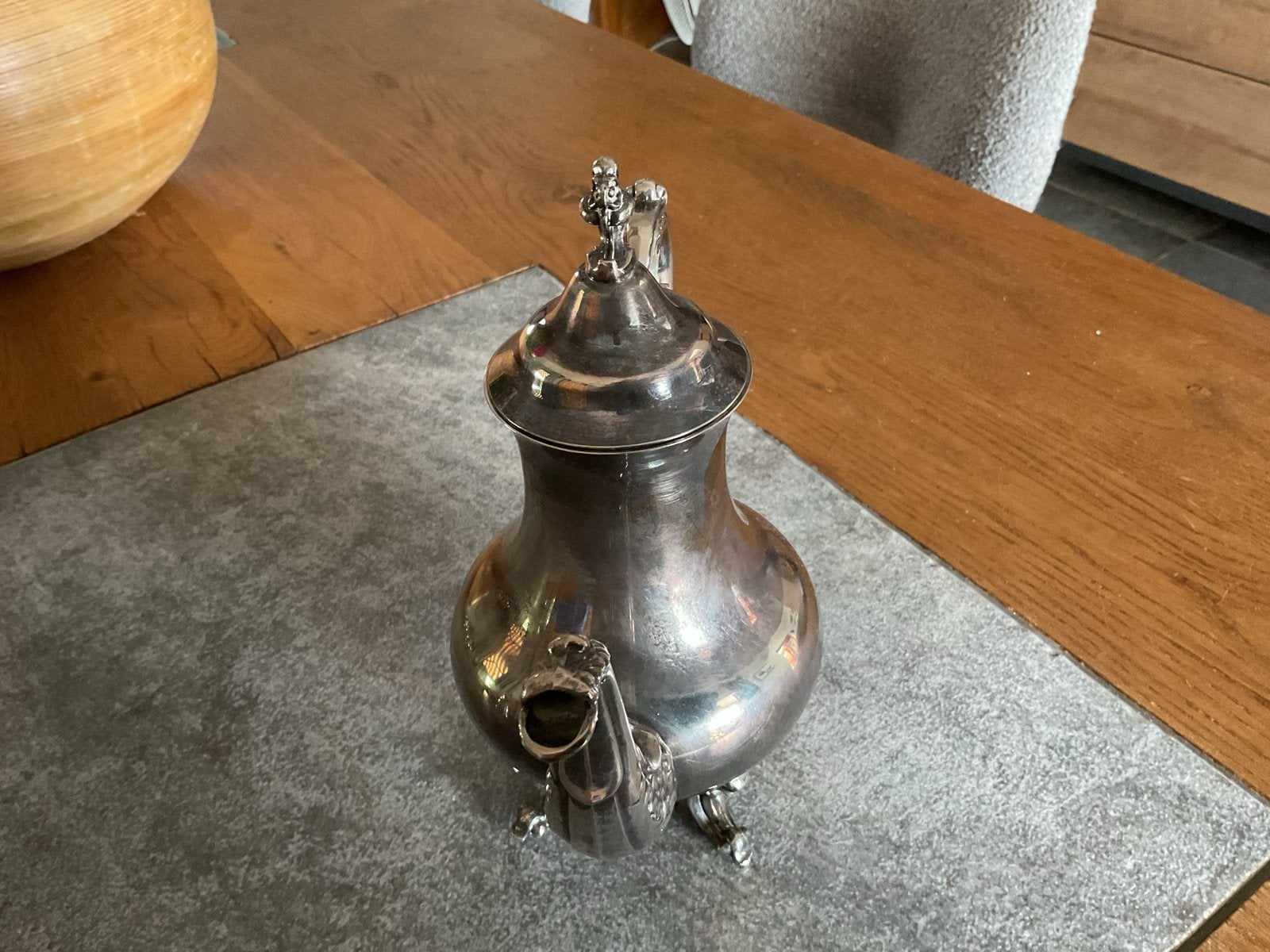 Antieke verzilverde koffiepot met sierlijke details, Ophalen, Zilver