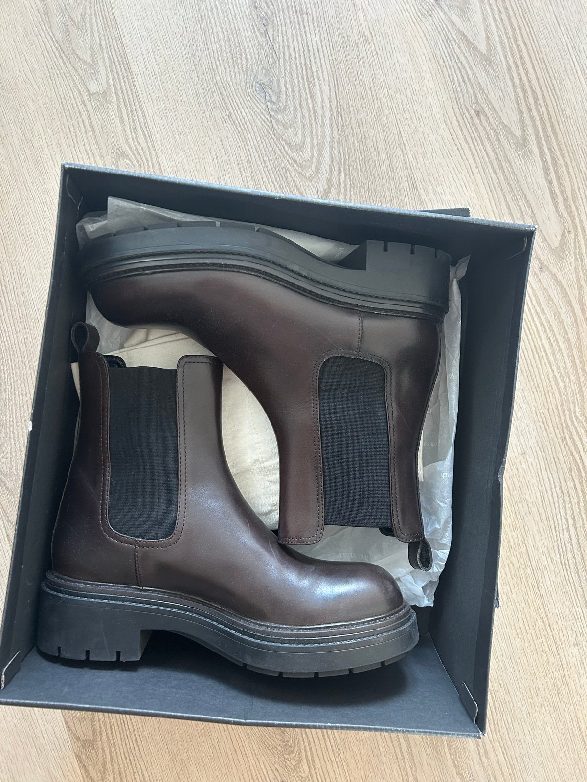 Massimo Dutti Donkerbruine Chelsea boots - Zo goed als nieuw, Bruin, Lage of Enkellaarzen, Nieuw, Ophalen of Verzenden