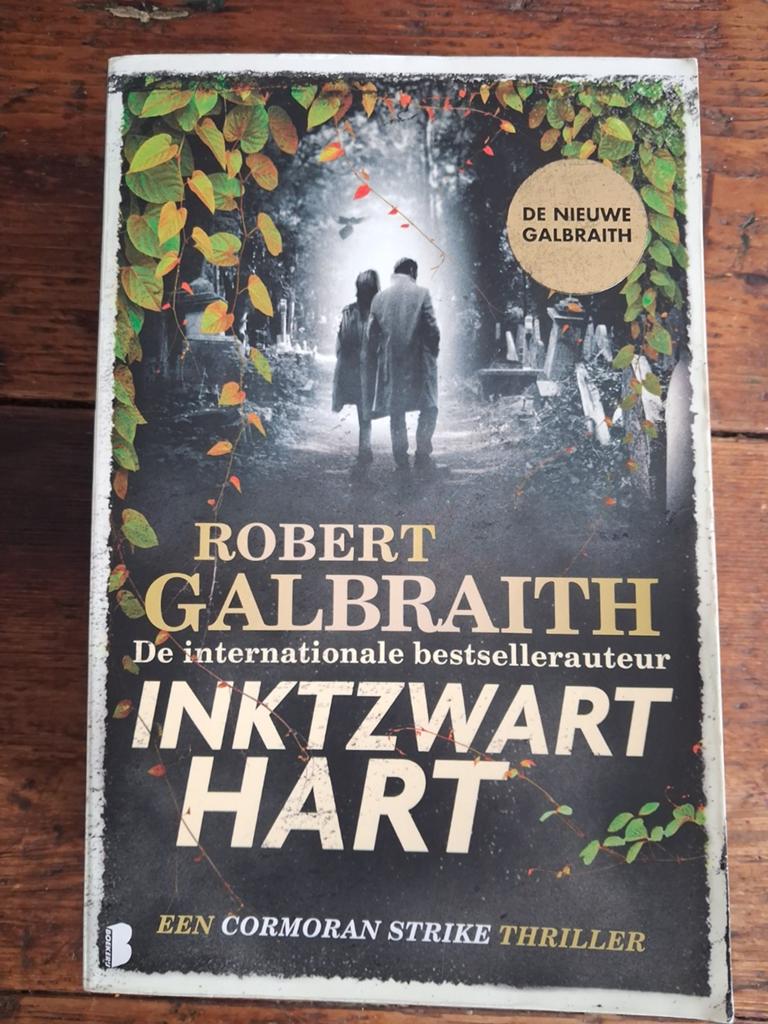 Robert Galbraith - Inktzwart hart, Boeken, Ophalen of Verzenden, Gelezen, Robert Galbraith