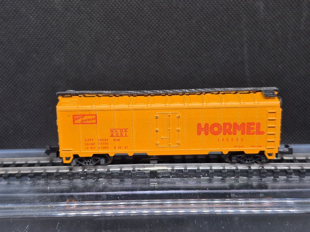 Minitrix 3247 - 40´ Steel Refrigerator Car ´HORMEL´ (16680), Hobby en Vrije tijd, Gebruikt, Gelijkstroom, Trix, Wagon