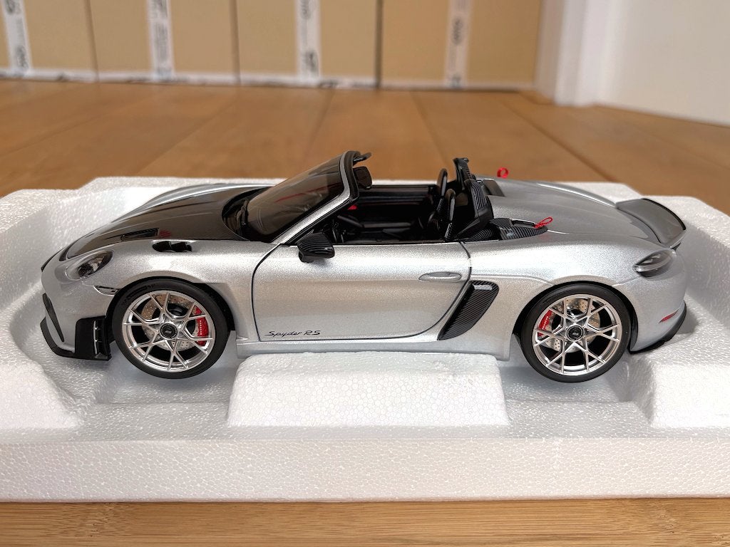 Porsche Boxster 718 Spyder RS Weissach Pack zilver Norev ovp, Hobby en Vrije tijd, Modelauto's | 1:18, Ophalen of Verzenden, Nieuw