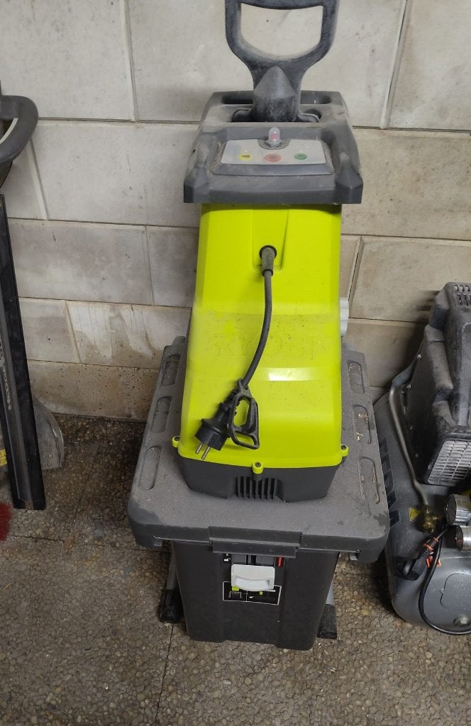 hakselaar Ryobi 3000W, Ophalen, Zo goed als nieuw, Met opvangbak, Ryobi