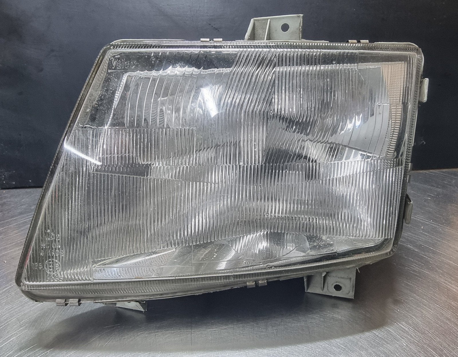 Mercedes Vito W638 linker koplamp orig Valeo A6388200061, Ophalen of Verzenden, Gebruikt, Mercedes-Benz